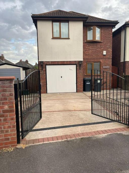 Entire -4 Bedrooms Detached House With Driveway Nottingham Exterior foto