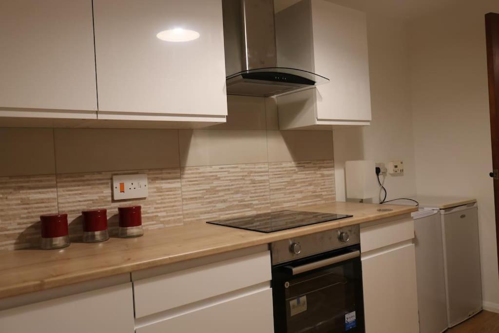 Entire -4 Bedrooms Detached House With Driveway Nottingham Exterior foto